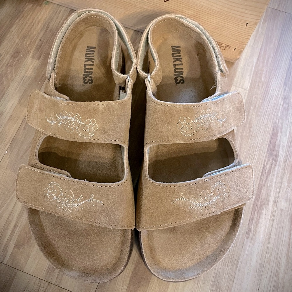 Muk Luks velcro sandals